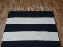 Load image into Gallery viewer, Tyylikäs musta/valkoraitainen 200x72cm