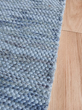 Load image into Gallery viewer, Sävytetty sininen matto 270x73cm