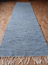 Load image into Gallery viewer, Sävytetty sininen matto 270x73cm