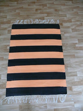 Lataa kuva Galleria-katseluun, Tasaraitamatto 108x75cm