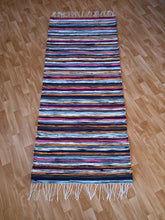 Load image into Gallery viewer, Musta värikäs räsymatto 172x74cm