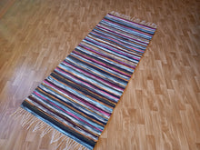Load image into Gallery viewer, Musta värikäs räsymatto 172x74cm