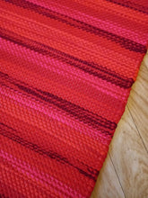 Load image into Gallery viewer, Joulumatto punasävyinen 205x74cm
