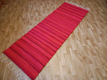 Load image into Gallery viewer, Joulumatto punasävyinen 205x74cm