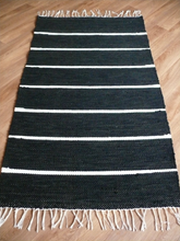 Load image into Gallery viewer, Musta-valkoinen matto 135x75cm