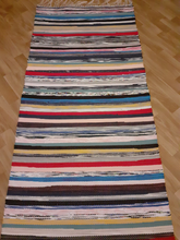 Lataa kuva Galleria-katseluun, Värikäs räsymatto 250x74cm