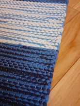 Lataa kuva Galleria-katseluun, Tasaraitamatto sinisävy 205x74cm