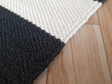 Lataa kuva Galleria-katseluun, Tasaraitamatto 130x77cm