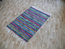 Load image into Gallery viewer, Musta värikäs räsymatto 110x74cm