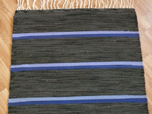 Lataa kuva Galleria-katseluun, Tumma raitamatto 165x73cm