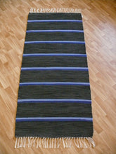 Lataa kuva Galleria-katseluun, Tumma raitamatto 165x73cm