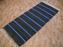 Lataa kuva Galleria-katseluun, Tumma raitamatto 165x73cm