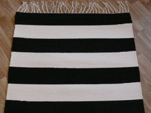 Lataa kuva Galleria-katseluun, Tasaraitamatto mustavalko 165x75cm