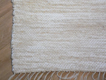 Load image into Gallery viewer, Valkoinen puuvillamatto 190x74cm