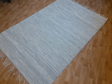 Load image into Gallery viewer, Iso valko/harmaa matto 200x132cm
