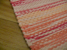 Lataa kuva Galleria-katseluun, Vaaleanpunasävyinen räsymatto 200x75