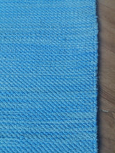Lataa kuva Galleria-katseluun, Sininen puuvillamatto 210x140cm