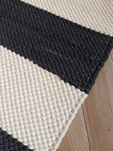 Lataa kuva Galleria-katseluun, Tasaraitamatto 215x74cm