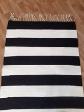 Lataa kuva Galleria-katseluun, Tasaraitamatto mustavalko 245x77cm