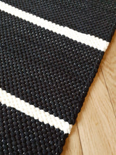 Load image into Gallery viewer, Mustavalkoinen matto 290x74cm