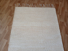 Load image into Gallery viewer, Valkoinen matto 142x76cm