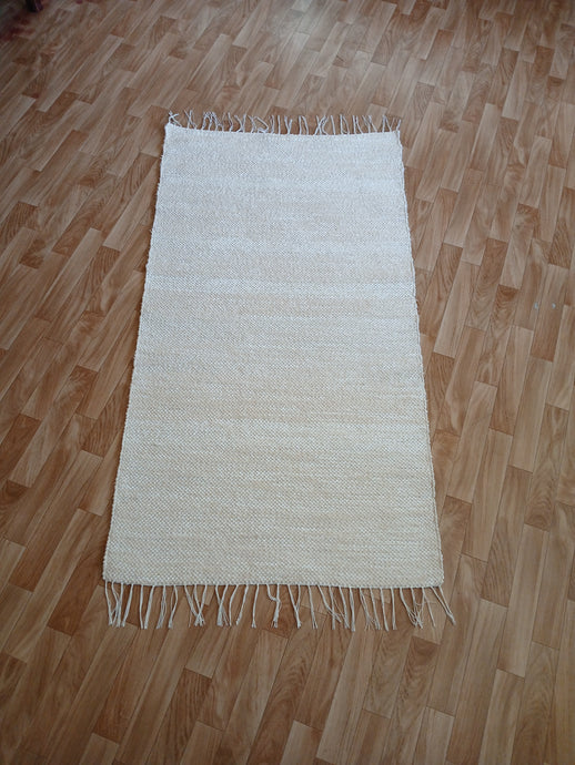 Valkoinen matto 142x76cm