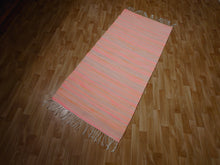 Load image into Gallery viewer, Vaaleanpunasävyinen puuvillamatto 152x72cm