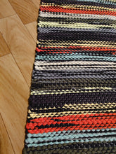 Load image into Gallery viewer, Räsymatto kirjava musta 253x73cm