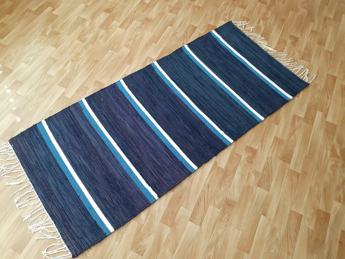 Tummansininen raitamatto 168x75cm