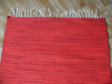 Load image into Gallery viewer, Sävytetty punainen matto 122x77cm
