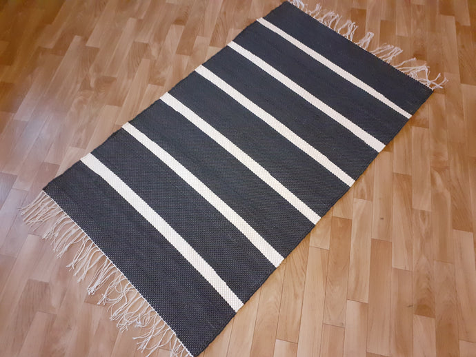 Tumma raitamatto 125x74cm