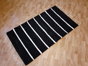 Musta/valkoinen matto 132x75cm