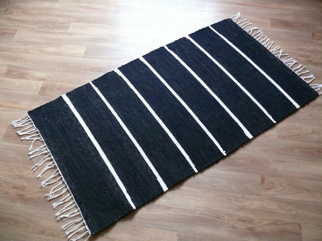 Musta-valkoinen matto 135x75cm