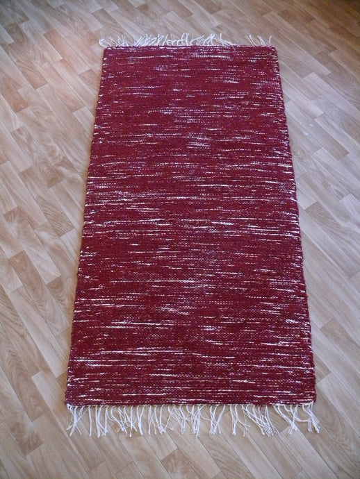 Punainen pörrö-lankamatto 150x74cm