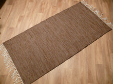 Lataa kuva Galleria-katseluun, Ruskea matto 150x74cm