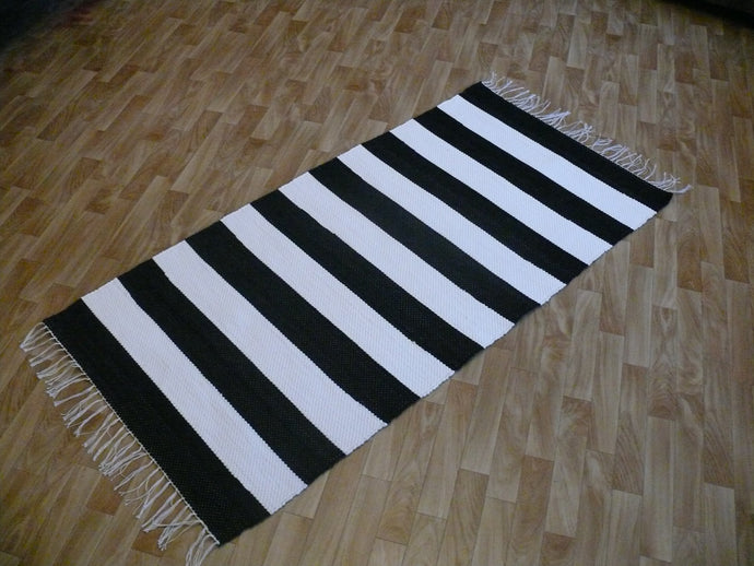 Tasaraitamatto mustavalko 153x75cm