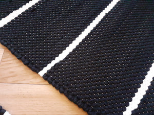 Mustavalkoinen matto 154x76cm