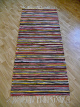 Load image into Gallery viewer, Räsymatto musta/värikäs 175x74cm