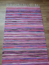 Load image into Gallery viewer, Räsymatto vaaleanpunainen 200x76cm