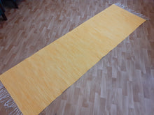 Load image into Gallery viewer, Hieno sävytetty keltainen matto 245x74cm