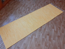 Load image into Gallery viewer, Hieno sävytetty keltainen matto 245x74cm