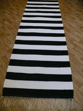 Lataa kuva Galleria-katseluun, Tasaraitamatto mustavalko 245x75cm
